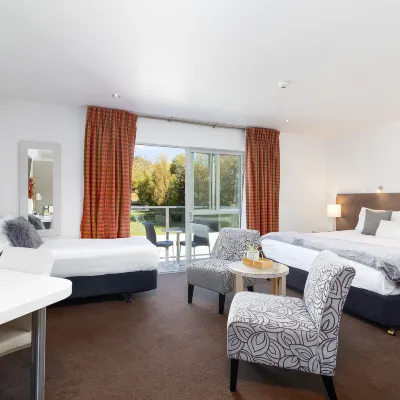 Century Park Hotel dekat Taman Founders