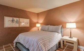 Charming 1-Bdrm Condo Steps to Old Town Scottsdale