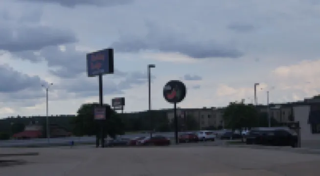 Holiday Lodge & Suites