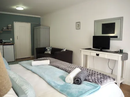 African Breeze Guesthouse Отели рядом с достопримечательностью «Knysna Driving Range»