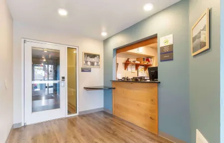 Extended Stay America Select Suites - Kansas City - Stadium Отели в г. Шугар Крик