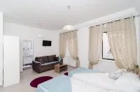 Rooms Tezoro - Airport Shuttle