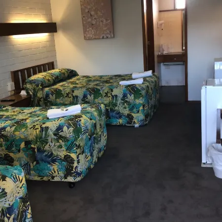 Century Motor Inn, Finley
