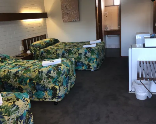 Century Motor Inn, Finley Hotels in Finley