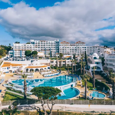 Grand Muthu Oura View Beach Club Отели рядом с достопримечательностью «Пляж Оура»