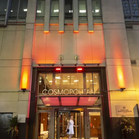 Executive Hotel Cosmopolitan Отели рядом с достопримечательностью «Виллидж»
