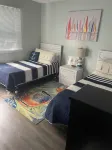 Walk to beach / Cozy 3-Bedroom /Wrap-around deck