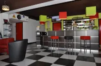 Enzo Hotels Cannes-Écluse by Kyriad Direct Hotels in Cannes-Écluse