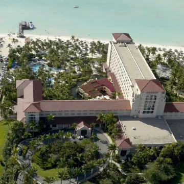 Hyatt Regency Aruba Resort, Spa and Casino Отели рядом с достопримечательностью «Пляж Палм-Бич»