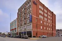 Candlewood Suites Terre Haute فنادق في تيري هوت