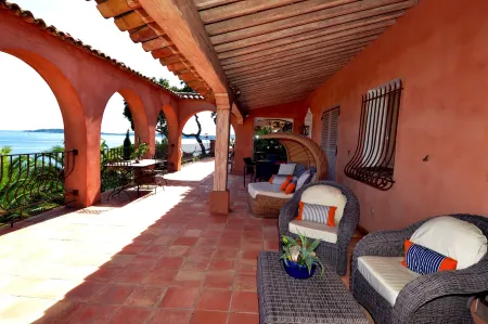 Lou Trelus Отели в г. Сен-Максим