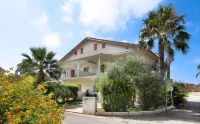 I Giardini di Athena – Athena Resort Hotel in zona necropoli rifriscolaro