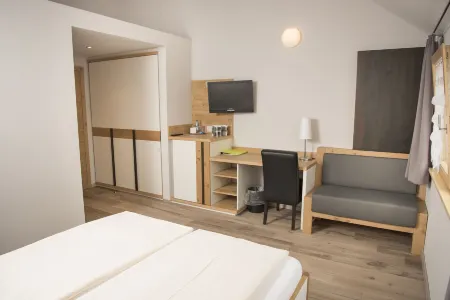 Gasthof Zum Goldenen Lamm Отели в г. Вайсенбург-Гунценхаузен