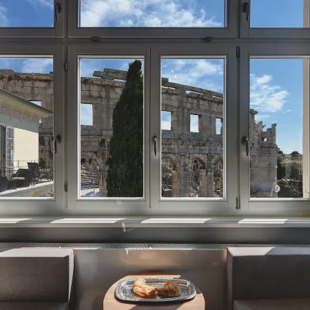 Arena & Seaview Luxurious Residence