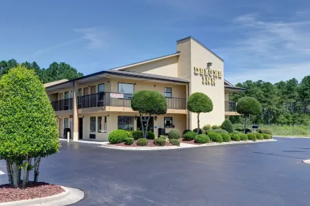 Deluxe Inn - Fayetteville I-95