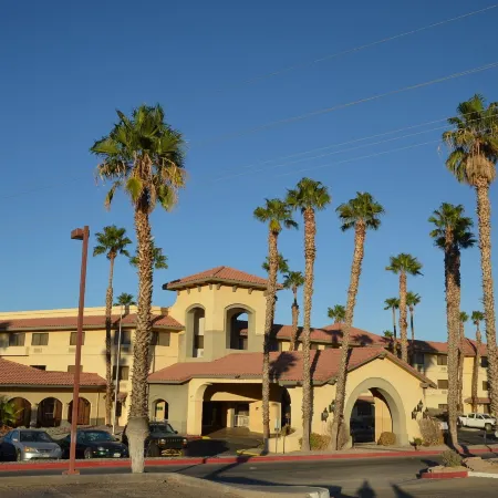 Ramada by Wyndham Barstow