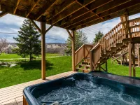 Blue View Chalets - Hot Tub