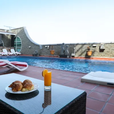 Royal Grand Suite Hotel Отели рядом с достопримечательностью «Торгово-развлекательный центр Al Qasba»