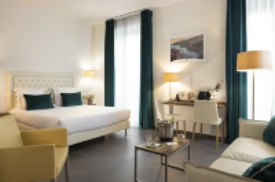 โรงแรมนีซ อะซูร์ ริเวียร่า