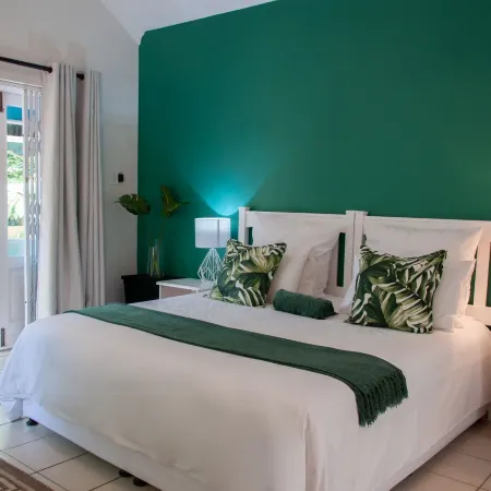 Rustic Manor Guest House Отели рядом с достопримечательностью «Пляж Мёйзенберг»