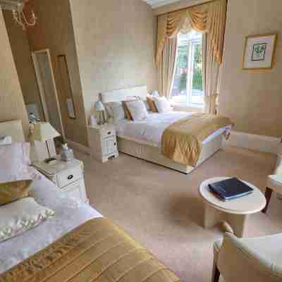 Holcombe House Guest House Rooms