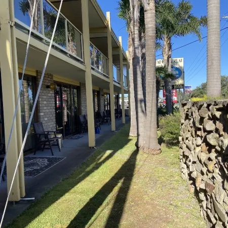 Abel Tasman Waterfront Motel Отели рядом с достопримечательностью «Лейкс Энтранс Бич»