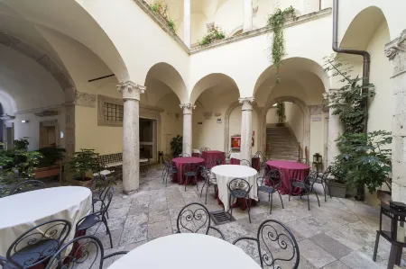 Palazzo Guiderocchi Отели рядом с достопримечательностью «Centro IAT»