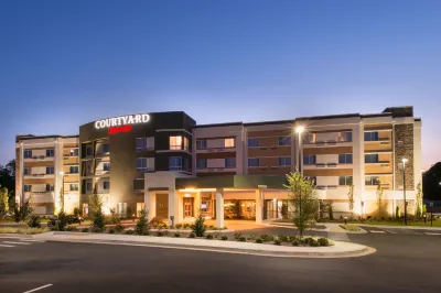 Courtyard Hot Springs Hotels near Albert Pike Shopping Center