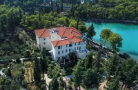 Aminess Vival Velaris Resort فنادق في Supetar
