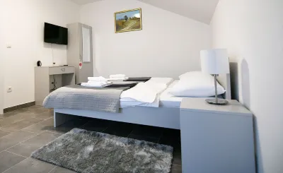 Filipovic Rent a Car & Apartments Hoteles en 