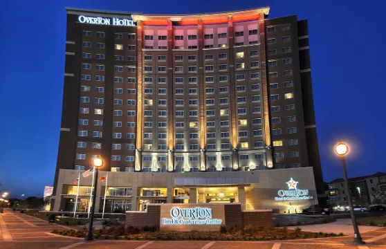 奧弗頓酒店加會議中心