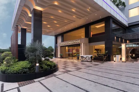 Grand Mercure Agra Отели рядом с достопримечательностью «Dr. B. R. Ambedkar University»