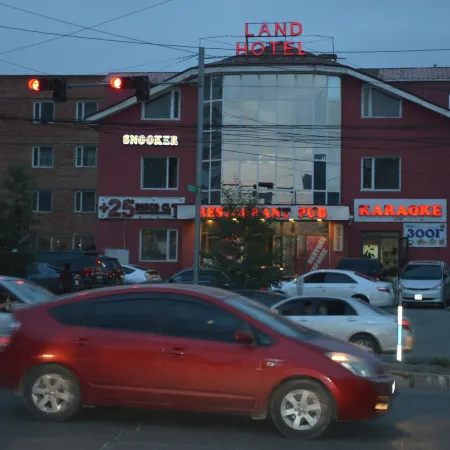 Land Hotel