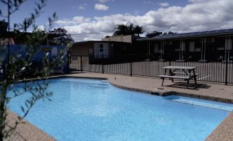 Country Motor Inn