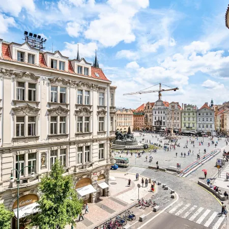 The Old Town Square & Parizska Apartments
