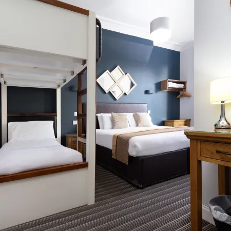 Applewood Hotel
