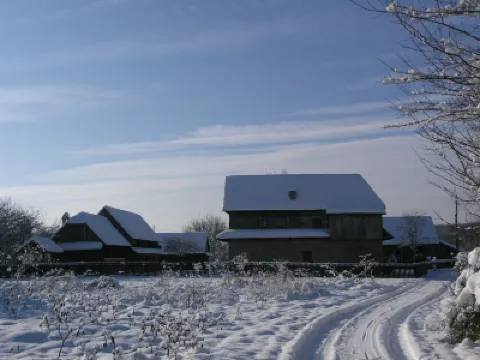 愛思諾村斯塔拉隆亞酒店 酒店