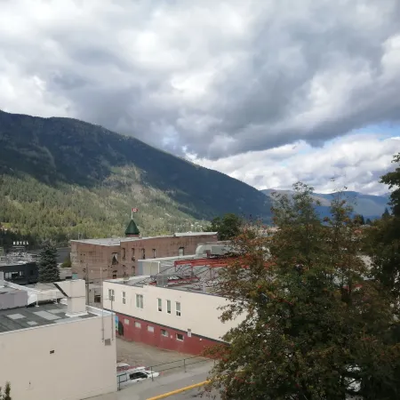 Cloudside Hotel