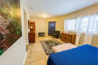 The Stone Castle - with Private Yard & Parking, Near Falls & Casino by Niagara Hospitality