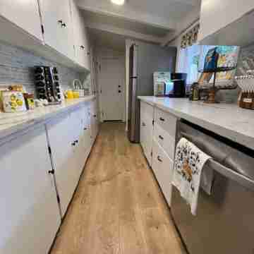 Charming 3-bed home in Carmel-by-the-Sea; Pet Friendly & Near Everything Carmel! Dining/Meeting Rooms