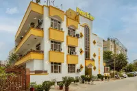 Lime Tree Hotel and Banquet Huda Metro Hotel in zona Unitech Trade Center
