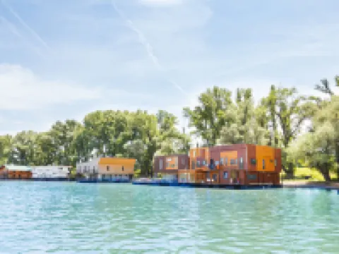 ArkaBarka Floating Hostel โรงแรมในเบลเกรด