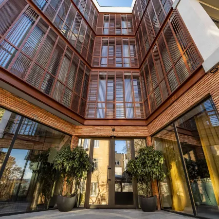 Barnovi Boutique Hotel Отели рядом с достопримечательностью «Станция метро «Руставели»»