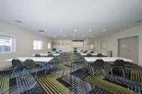 Holiday Inn Express & Suites Carlsbad by IHG Hotel di Carlsbad