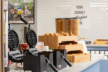 Hampton by Hilton London Old Street Отели рядом с достопримечательностью «Library and Museum of Freemasonry»