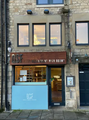 Quite Simply French Отели рядом с достопримечательностью «Hyning Monastery»