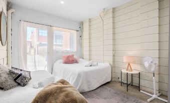 Melbourne CBD-private rooms guests Hse.