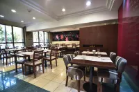 Portal Plaza Suites - فطور