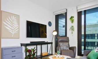 Kozyguru | Moonee Ponds | Modern 1 Bed Apt Parking