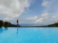 Lamangata Luxury Surf Resort - Uima-altaat